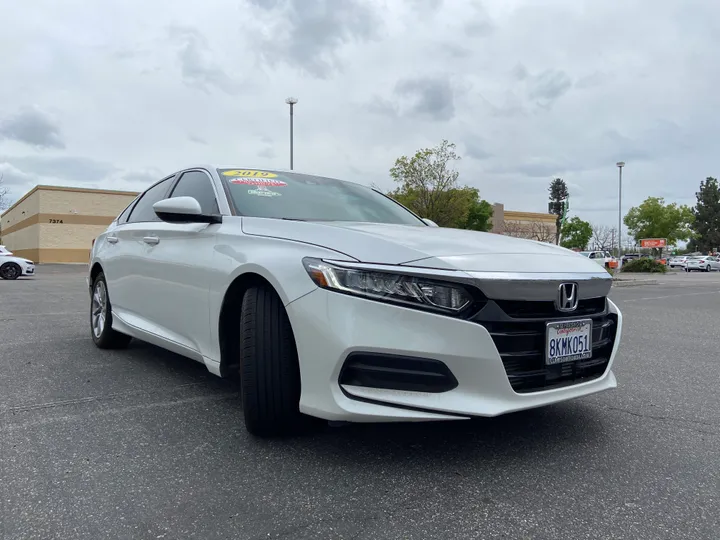 WHITE, 2019 HONDA ACCORD Image 12