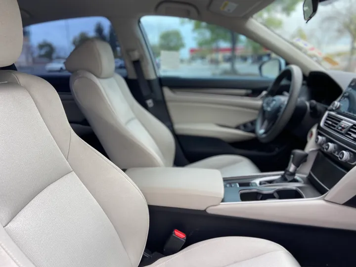 WHITE, 2019 HONDA ACCORD Image 32