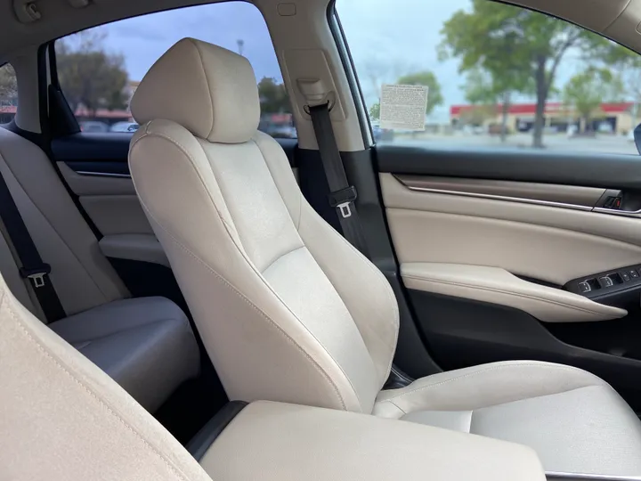 WHITE, 2019 HONDA ACCORD Image 35