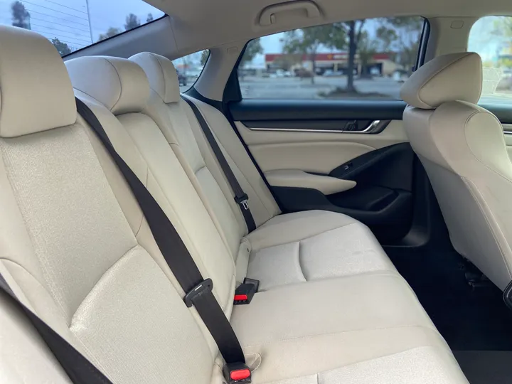 WHITE, 2019 HONDA ACCORD Image 40