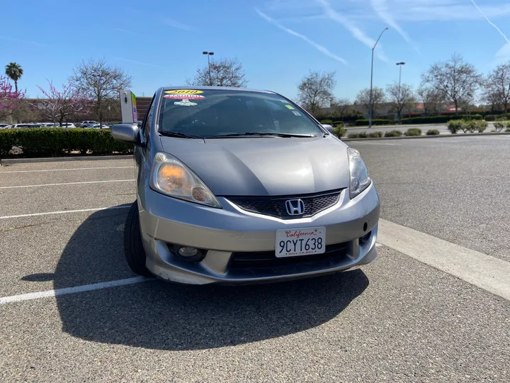 GRAY, 2010 HONDA FIT Image 17