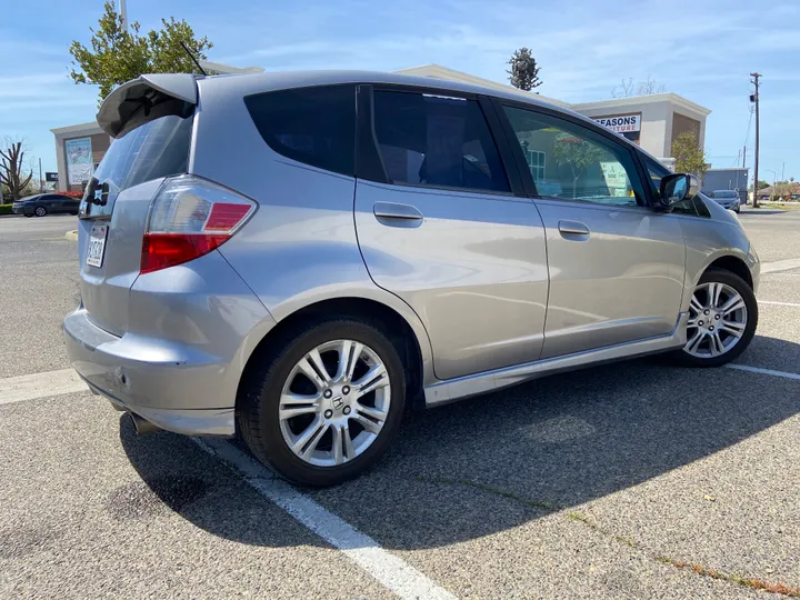 GRAY, 2010 HONDA FIT Image 18