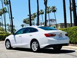 WHITE, 2018 CHEVROLET MALIBU Thumnail Image 4