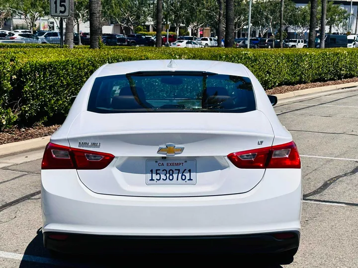 WHITE, 2018 CHEVROLET MALIBU Image 5