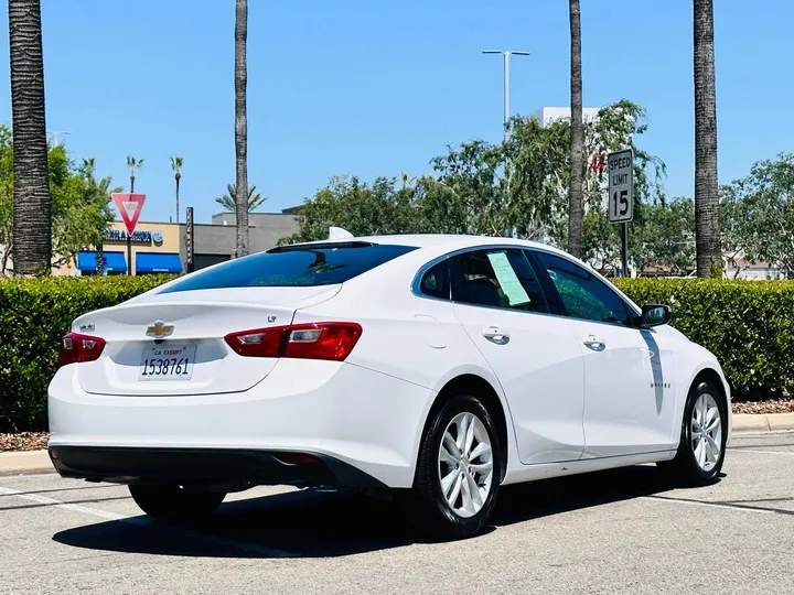 WHITE, 2018 CHEVROLET MALIBU Image 7