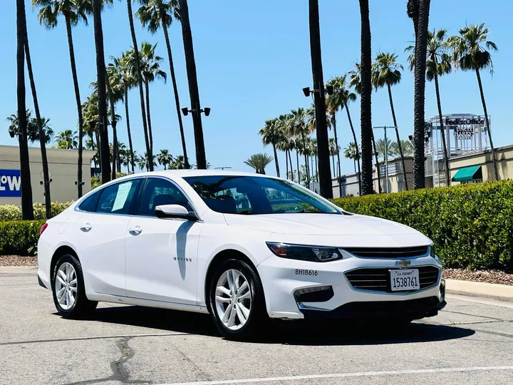 WHITE, 2018 CHEVROLET MALIBU Image 9