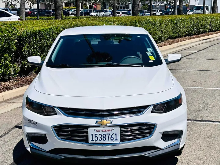 WHITE, 2018 CHEVROLET MALIBU Image 10