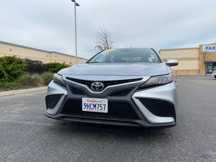 SILVER, 2021 TOYOTA CAMRY Image 9