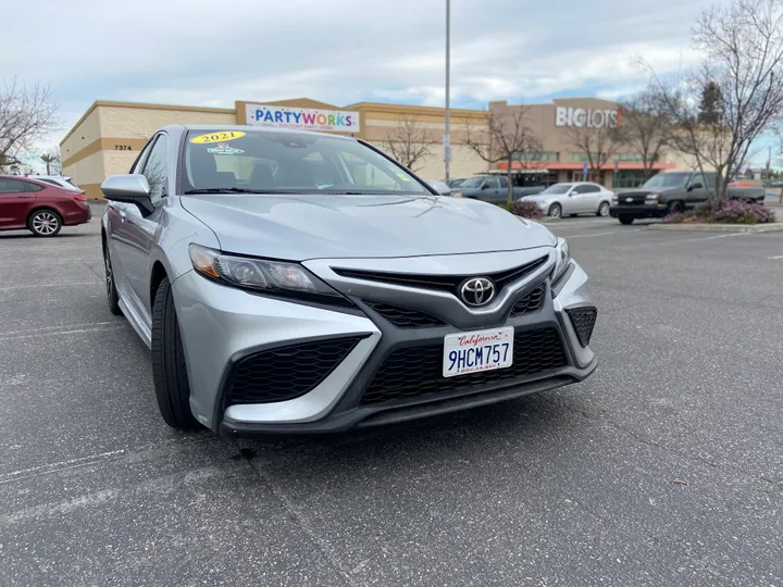 SILVER, 2021 TOYOTA CAMRY Image 10