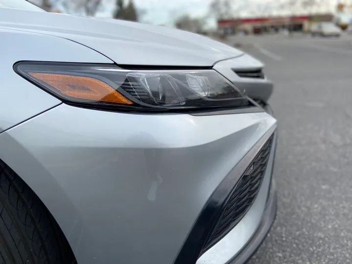 SILVER, 2021 TOYOTA CAMRY Image 12