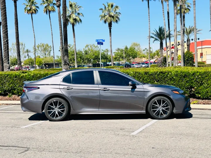 GRAY, 2021 TOYOTA CAMRY Image 22