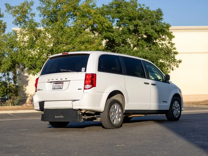 WHITE, 2019 DODGE GRAND CARAVAN PASSENGER Image 7