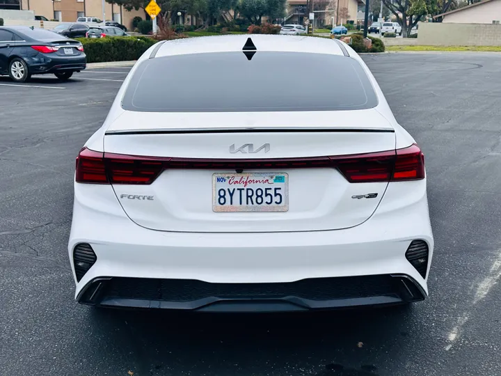 WHITE, 2022 KIA FORTE Image 2