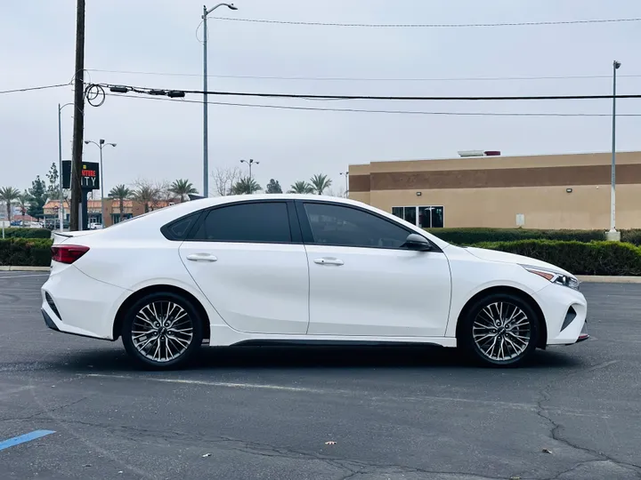 WHITE, 2022 KIA FORTE Image 6