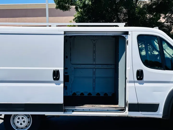 WHITE, 2017 RAM PROMASTER CARGO VAN Image 14