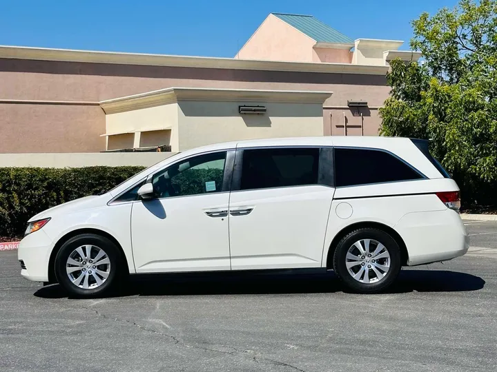 WHITE, 2016 HONDA ODYSSEY Image 2