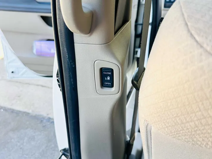 WHITE, 2016 HONDA ODYSSEY Image 24