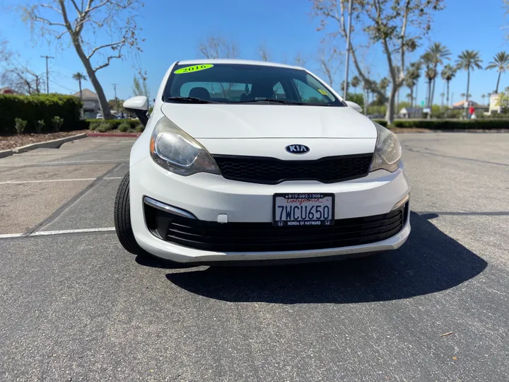 WHITE, 2016 KIA RIO Image 3