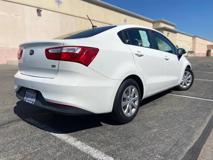 WHITE, 2016 KIA RIO Image 11