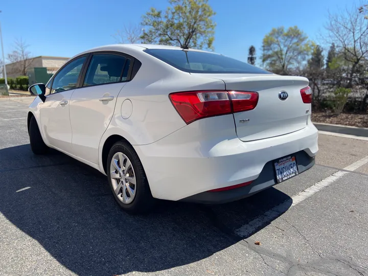 WHITE, 2016 KIA RIO Image 13