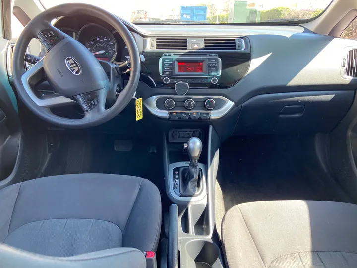 WHITE, 2016 KIA RIO Image 33