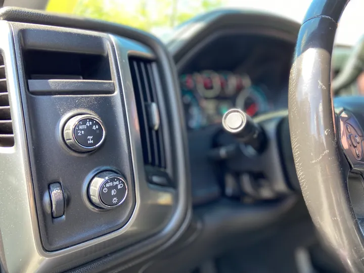 WHITE, 2016 CHEVROLET SILVERADO 1500 CREW CAB Image 32