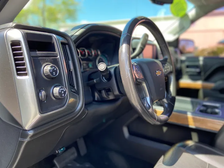 WHITE, 2016 CHEVROLET SILVERADO 1500 CREW CAB Image 33