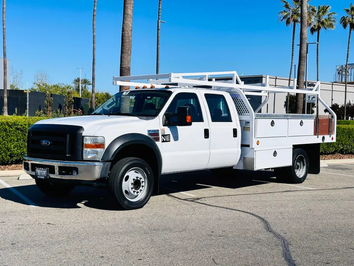 WHITE, 2008 FORD F450 SUPER DUTY CREW CAB & CHASSIS Image 2