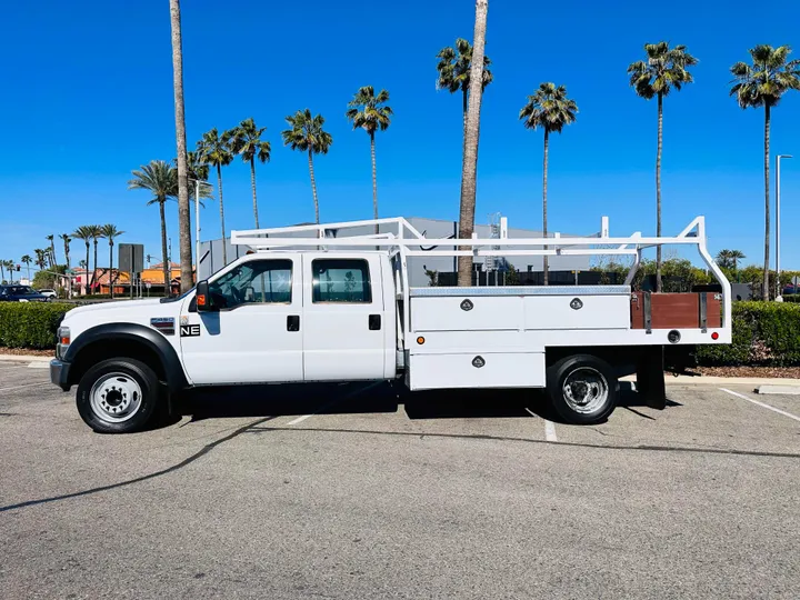 WHITE, 2008 FORD F450 SUPER DUTY CREW CAB & CHASSIS Image 3
