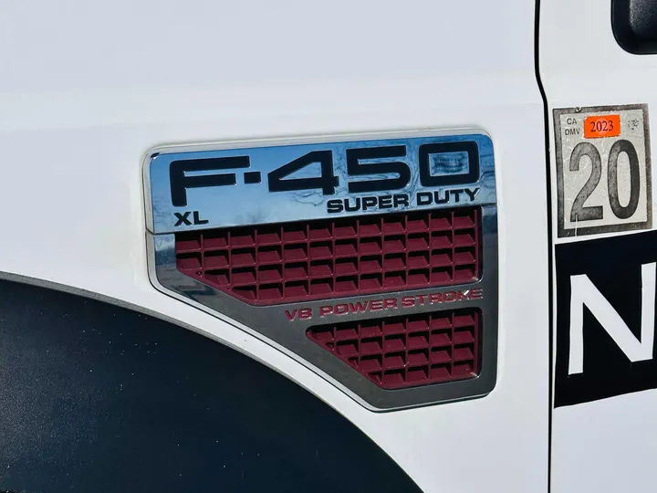 WHITE, 2008 FORD F450 SUPER DUTY CREW CAB & CHASSIS Image 26