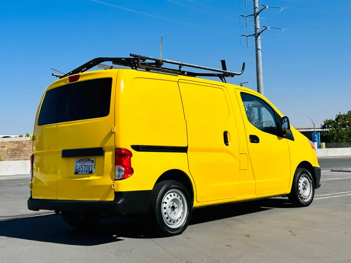 YELLOW, 2015 CHEVROLET CITY EXPRESS Image 3