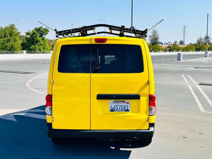 YELLOW, 2015 CHEVROLET CITY EXPRESS Image 4