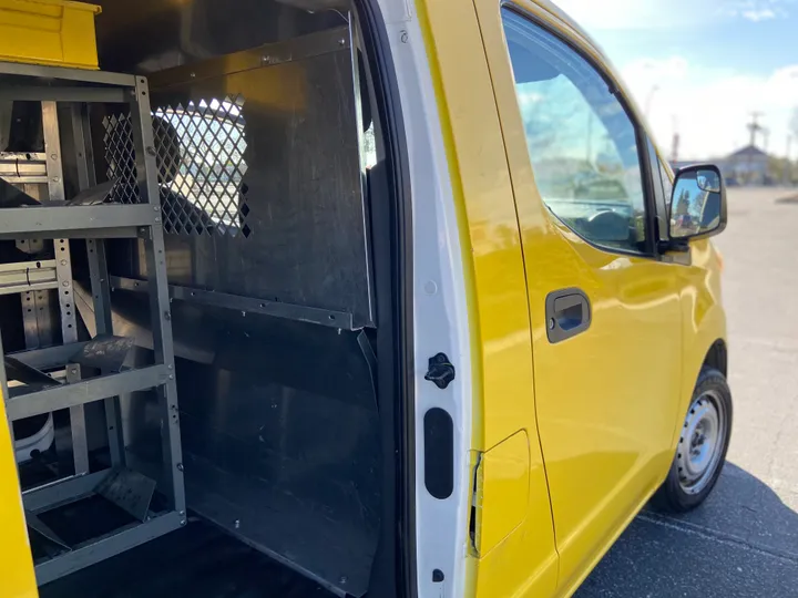 YELLOW, 2015 CHEVROLET CITY EXPRESS Image 15