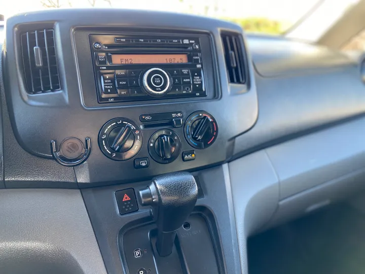 YELLOW, 2015 CHEVROLET CITY EXPRESS Image 21