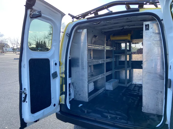 YELLOW, 2015 CHEVROLET CITY EXPRESS Image 31