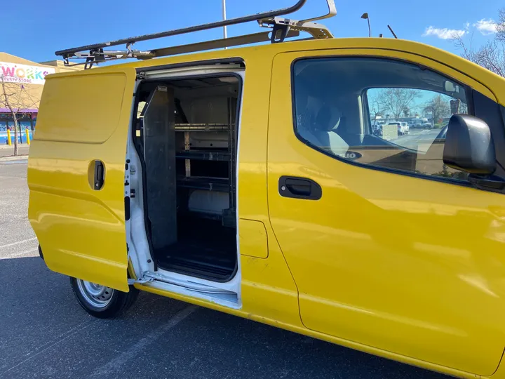 YELLOW, 2015 CHEVROLET CITY EXPRESS Image 14