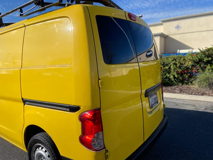 YELLOW, 2015 CHEVROLET CITY EXPRESS Image 13