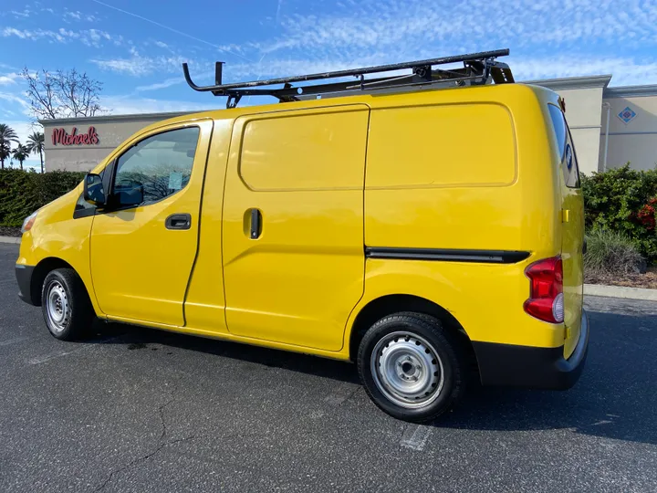 YELLOW, 2015 CHEVROLET CITY EXPRESS Image 5