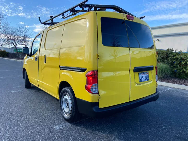 YELLOW, 2015 CHEVROLET CITY EXPRESS Image 7