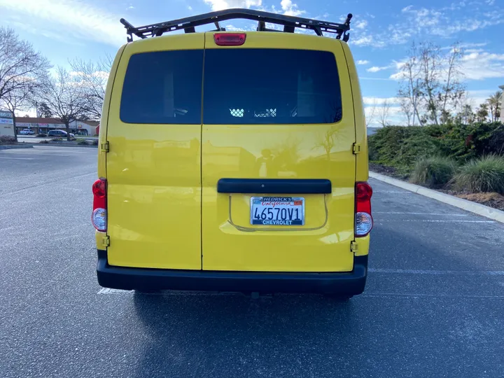 YELLOW, 2015 CHEVROLET CITY EXPRESS Image 8