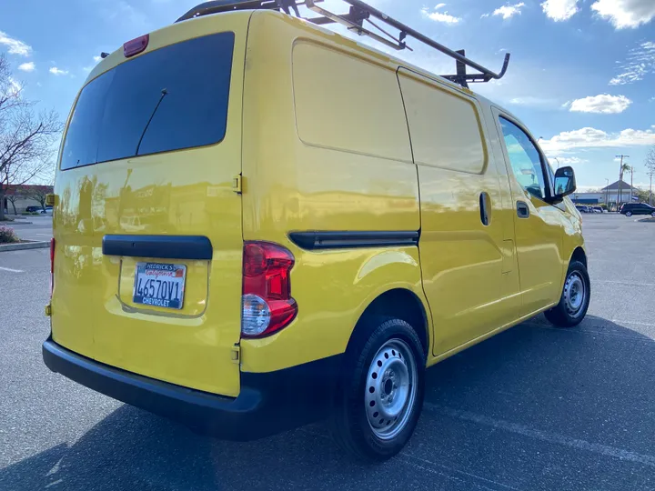 YELLOW, 2015 CHEVROLET CITY EXPRESS Image 6