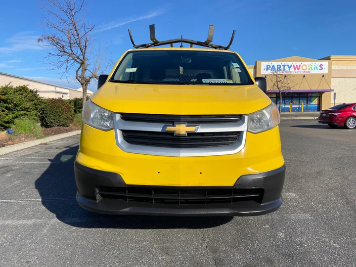 YELLOW, 2015 CHEVROLET CITY EXPRESS Image 9