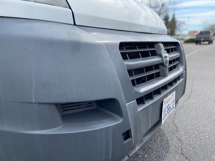 WHITE, 2017 RAM PROMASTER CARGO VAN Image 12