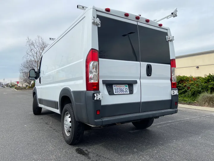 WHITE, 2017 RAM PROMASTER CARGO VAN Image 19