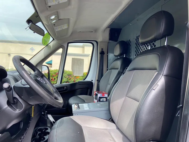 WHITE, 2017 RAM PROMASTER CARGO VAN Image 33