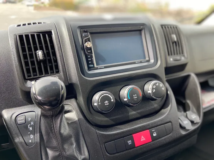 WHITE, 2017 RAM PROMASTER CARGO VAN Image 36