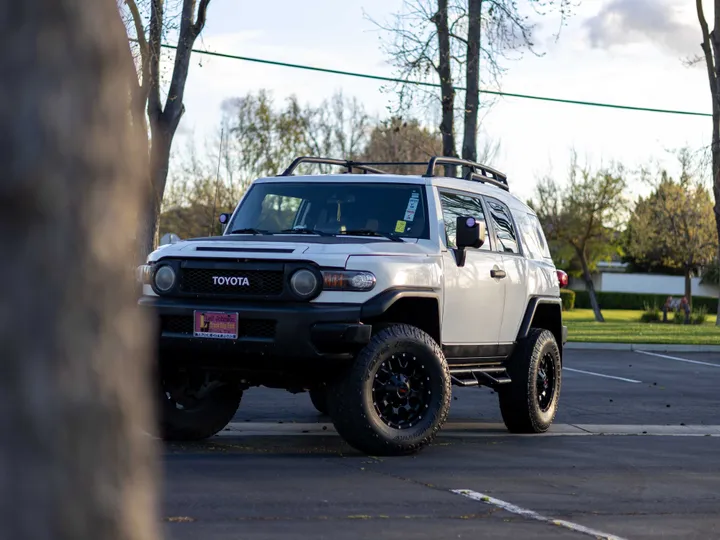 WHITE, 2013 TOYOTA FJ CRUISER Image 5