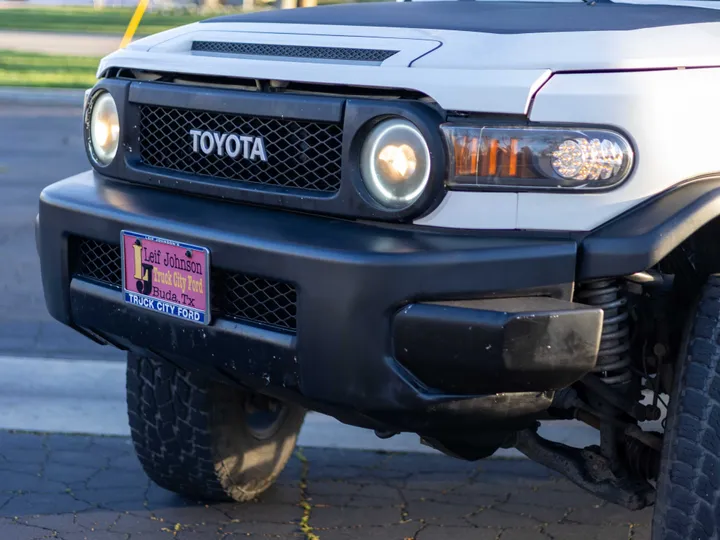 WHITE, 2013 TOYOTA FJ CRUISER Image 15