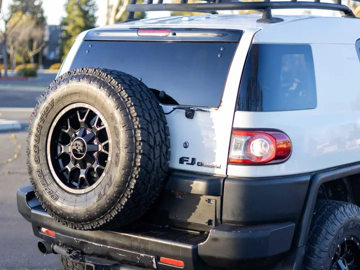 WHITE, 2013 TOYOTA FJ CRUISER Image 19