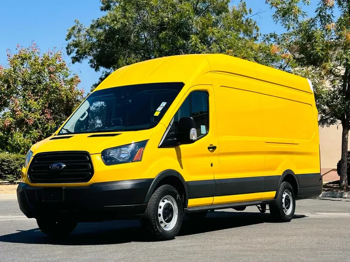 YELLOW, 2016 FORD TRANSIT 250 VAN Image 2